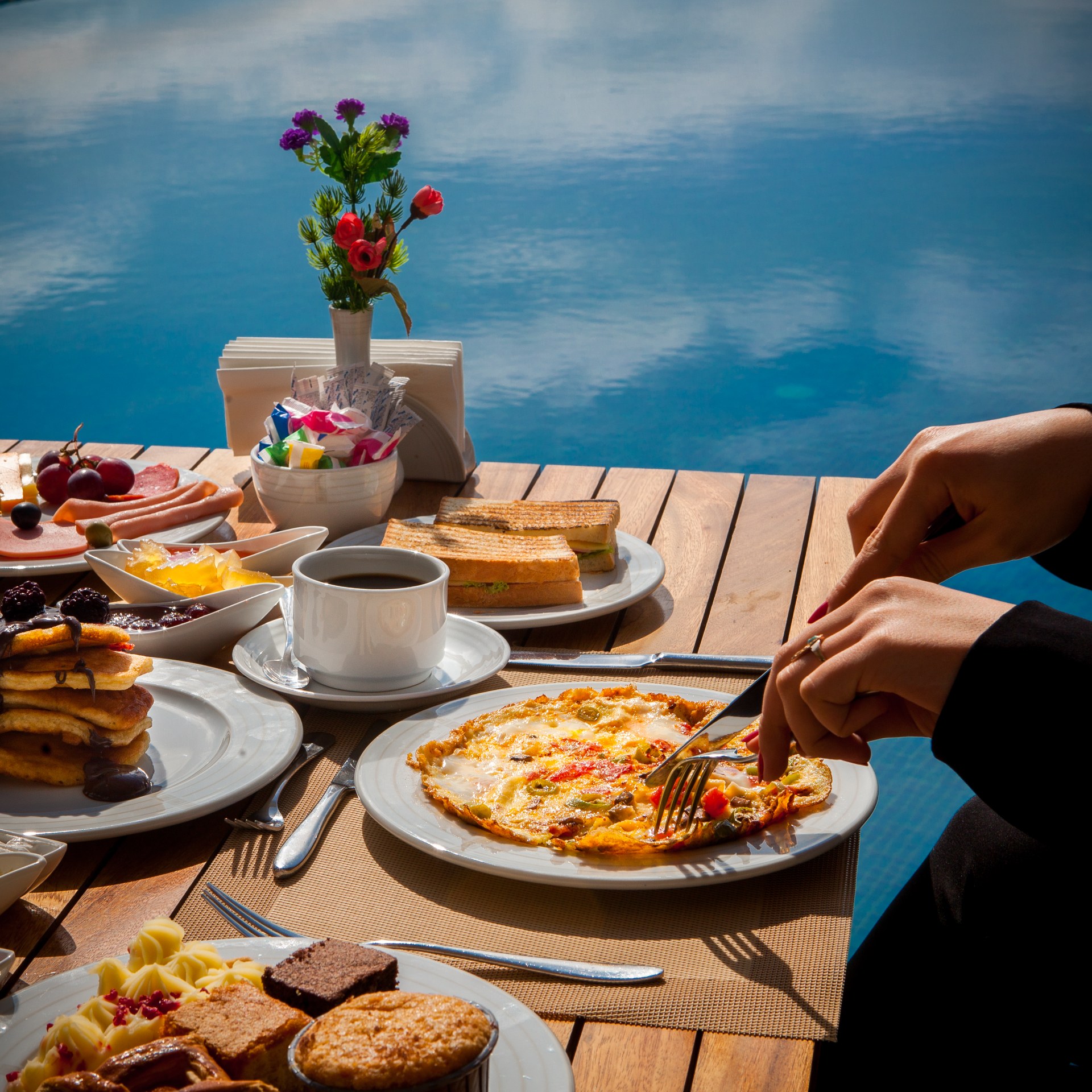 Food Boredom, Specialty Dining, and the “Healthy Choice” Battle